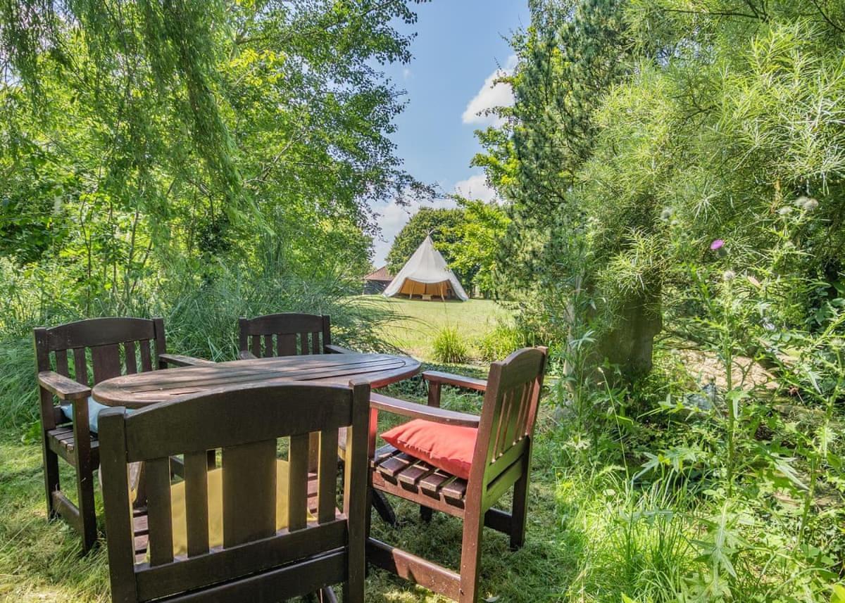 Apple Mount Retreat Hotel ลาเวนแนม ภายนอก รูปภาพ